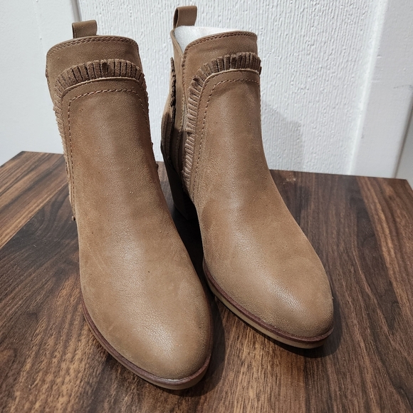 Mia Brown Fringe Boots - Picture 2 of 5